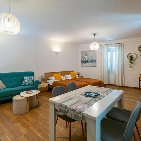 بيت ضيافة Apartments And Rooms By The Sea Zadar - 19509 *